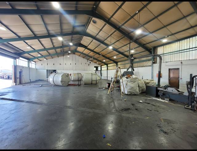 2,160M² WAREHOUSE TO LET IN STIKLAND INDUSTRIAL
